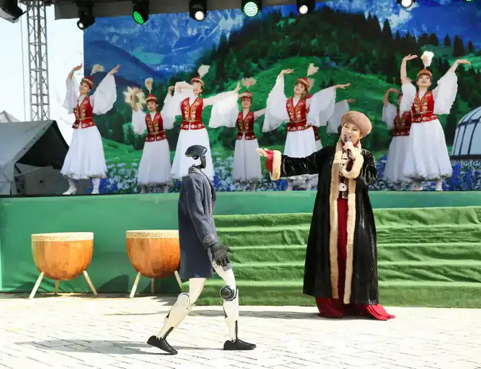 В Алматы прошел праздник Дня Көрісу с участием дронов и роботов