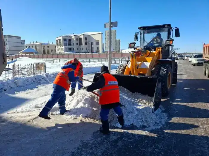 Около 1800 единиц спецтехники задействовано в снегоуборочных работах в Астане (4)