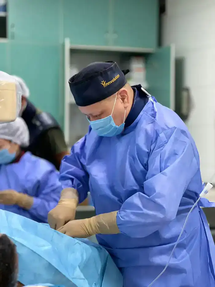 95-летняя пациентка успешно перенесла уникальную операцию на сердце без разрезов