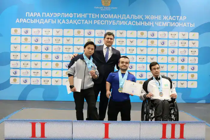 Спортсмены Астаны завоевали несколько медалей на чемпионате страны по пара пауэрлифтингу (5)