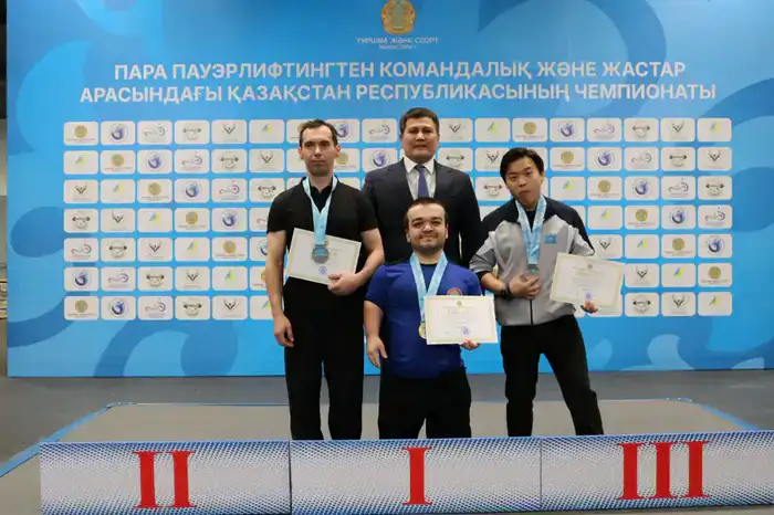 Спортсмены Астаны завоевали несколько медалей на чемпионате страны по пара пауэрлифтингу (8)