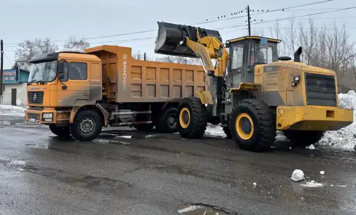 В области Абай продолжаются работы по вывозу снега и откачке талых вод (5)