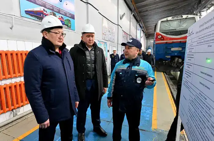 Посещение Акимом области локомотивного депо «Қамқор Локомотив» в Аягозе: значение для экономики региона