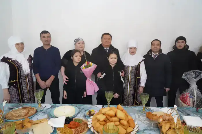 В г. Косшы вручены ключи от 40 квартир новосёлам (8)