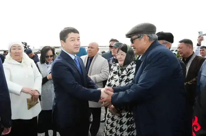 В Мангистауской области открылся ледовый дворец международного стандарта (3)