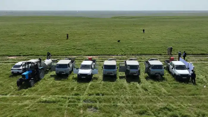 В ТУРКЕСТАНСКОЙ ОБЛАСТИ К БОРЬБЕ С САРАНЧОЙ ПРИВЛЕКУТ БОЛЕЕ 2 ТЫСЯЧ ЧЕЛОВЕК (3)