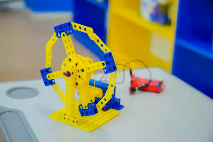 В столичной школе презентовали новую модель образования, основанную на STEAM и ИИ (5)