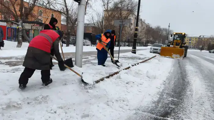 Десятки тысяч кубометров снега вывезли из столицы прошлой ночью (5)