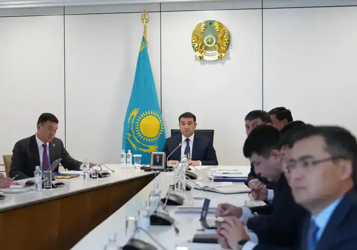 В ТУРКЕСТАНСКОЙ ОБЛАСТИ К БОРЬБЕ С САРАНЧОЙ ПРИВЛЕКУТ БОЛЕЕ 2 ТЫСЯЧ ЧЕЛОВЕК (5)