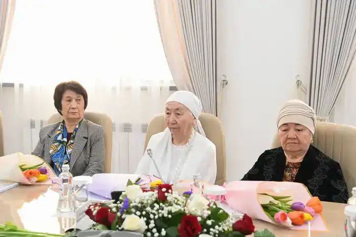 Встреча акима области с женщинами-матерями в контексте Международного женского дня