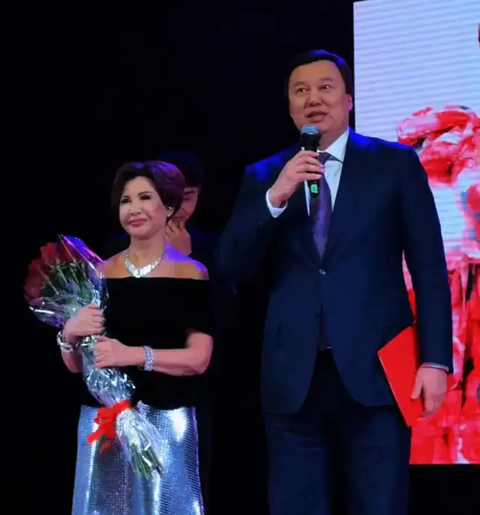 Актюбинцы выразили уважение, встав во время исполнения песни «Әлия» (6)