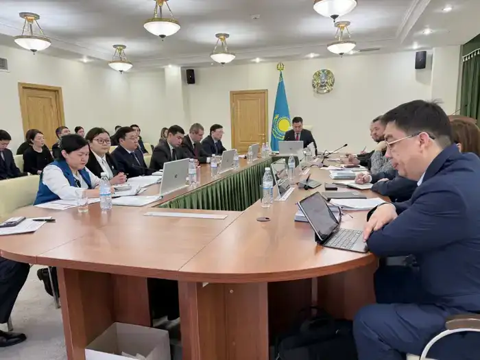 В Минтруда рассмотрели вопросы подушевого финансирования спецсоцуслуг, унификации социальной помощи и безопасности труда