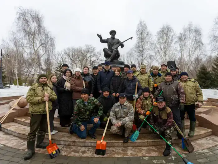 В Усть-Каменогорске в парке имени Жамбыла Жабаева прошёл субботник (9)