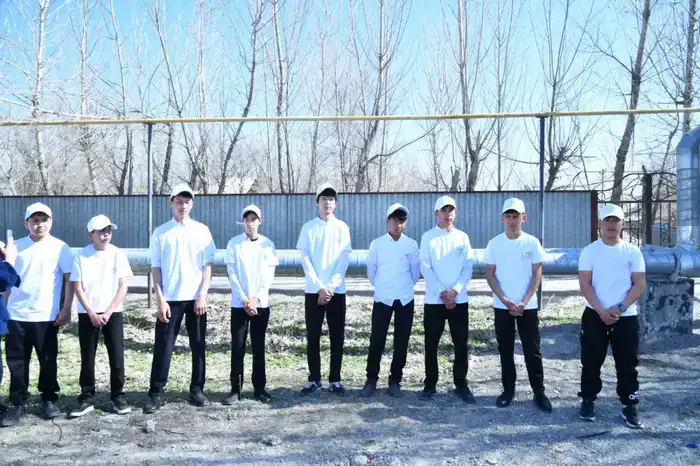 ТУРКЕСТАН: В ОТЫРАРЕ В РАМКАХ АКЦИИ «МӨЛДІР БҰЛАҚ» ОЧИЩЕНЫ БЕРЕГА КАНАЛА (3)