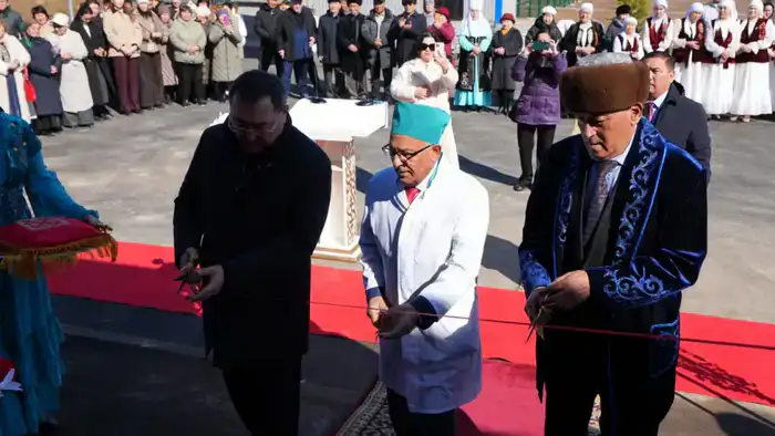 В Алматинской области открыли две врачебные амбулатории и вручили ключи от 132 новых квартир (10)