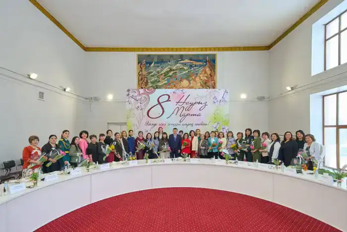 Аким ВКО поздравил с наступающим 8 Марта женщин, которые вносят особый вклад в развитие региона (6)