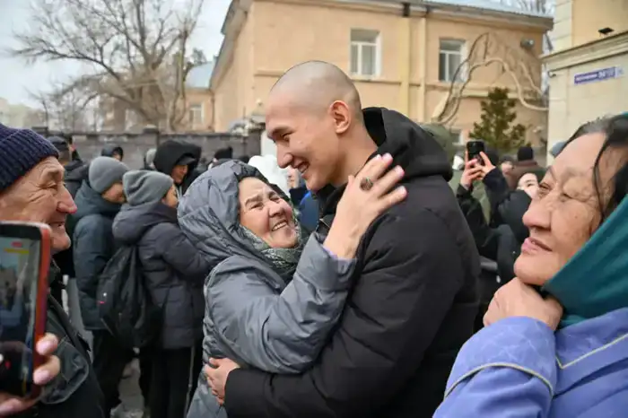 Весенний призыв: в Астане и в регионах проводили первых новобранцев на срочную воинскую службу (8)