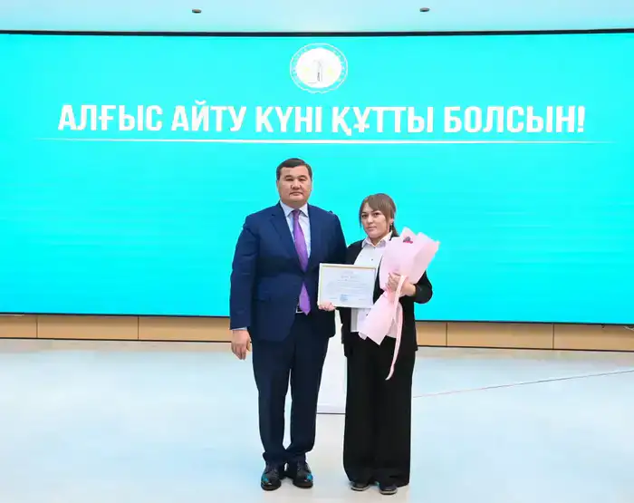 Глава региона наградил работников ряда сфер в честь Дня благодарности (9)