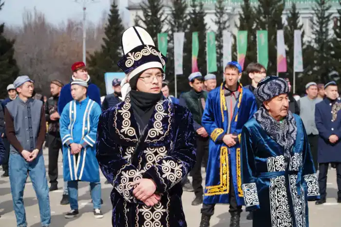 Рекордное число танцоров исполнили қара жорға в г. Кокшетау (2)