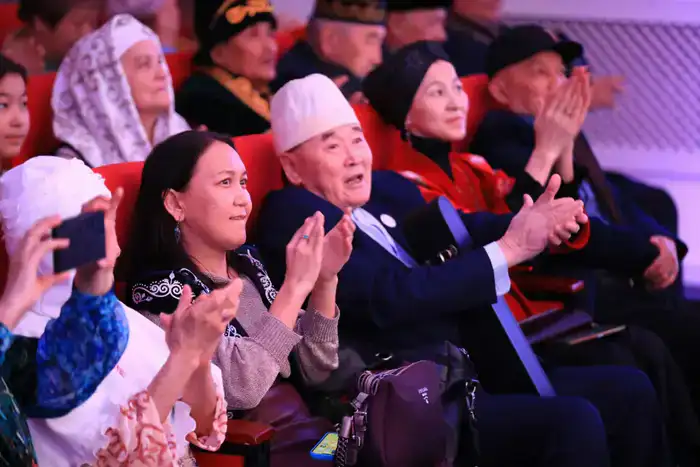 В Актобе молодые жыршы в течение суток исполняют героический эпос (3)