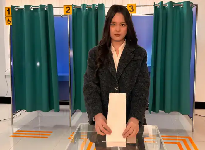 Первый опыт голосования 18-летней жительницы Конаева как отражение гражданской активности молодежи