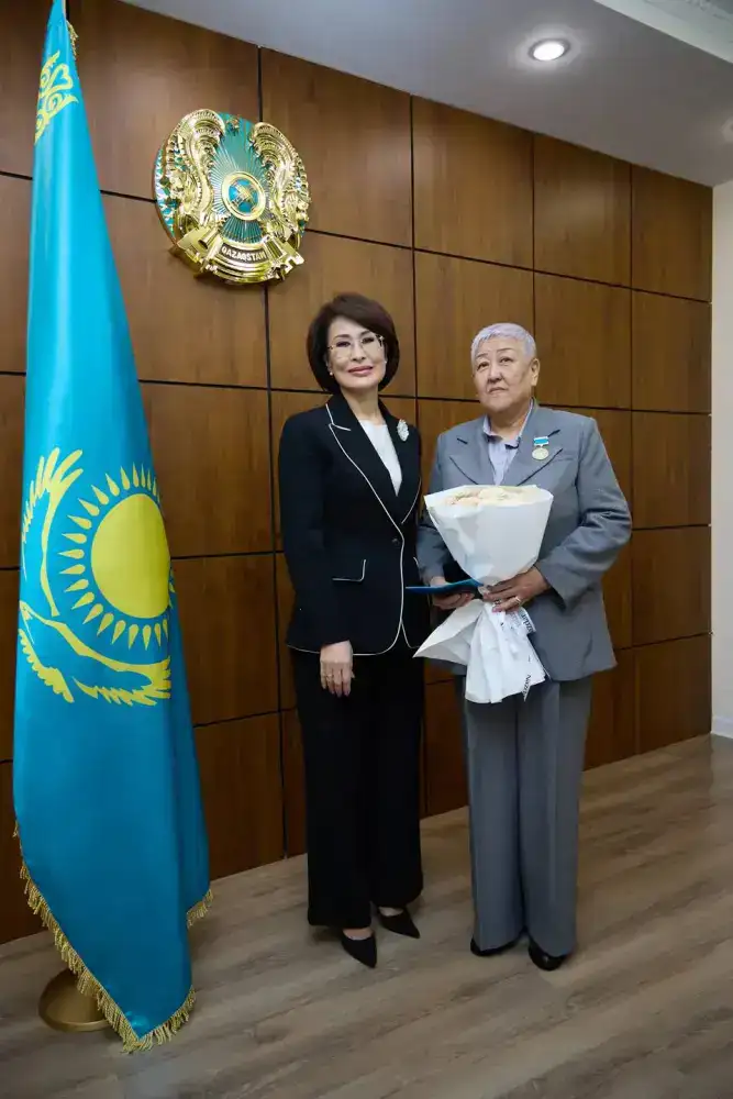 ЗА ВКЛАД В ЗДОРОВЬЕ НАЦИИ: 30 ЖЕНЩИН-МЕДИКОВ ПОЛУЧИЛИ ЗАСЛУЖЕННЫЕ НАГРАДЫ (5)