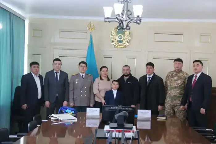 Герой из Сырымского района спас братьев из огня