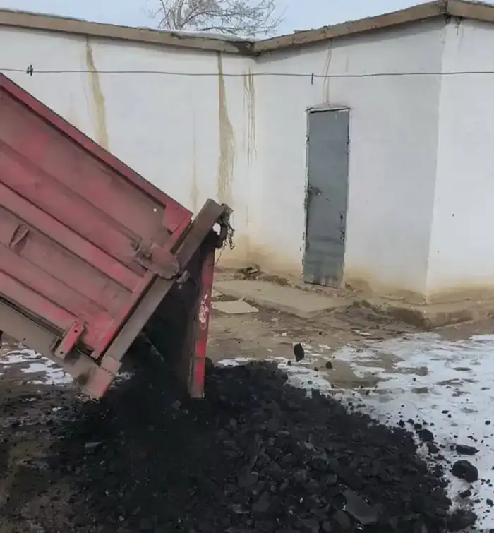 В Тарбагатайском районе нуждающимся семьям передали 35 тонн угля