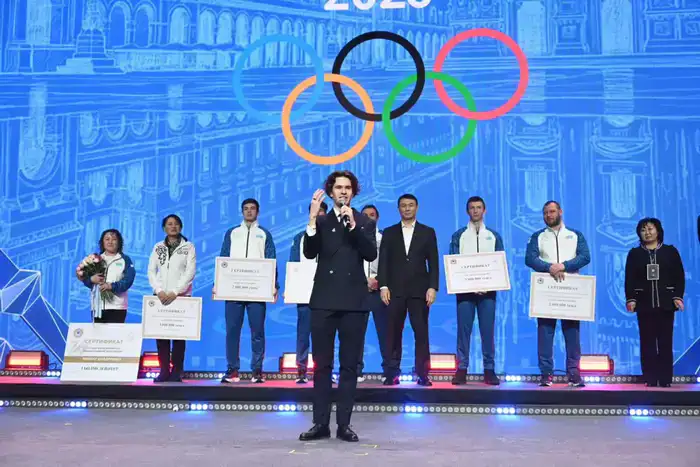 Жилищные и денежные сертификаты: как в Алматы наградили участников Олимпиады (4)