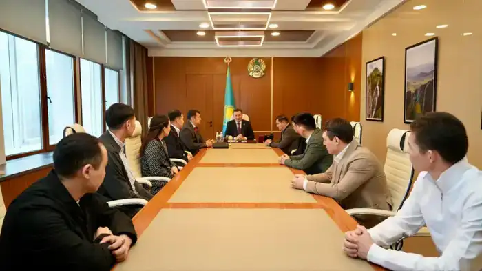 Аким ВКО провёл встречу с победителями республиканского айтыса (8)