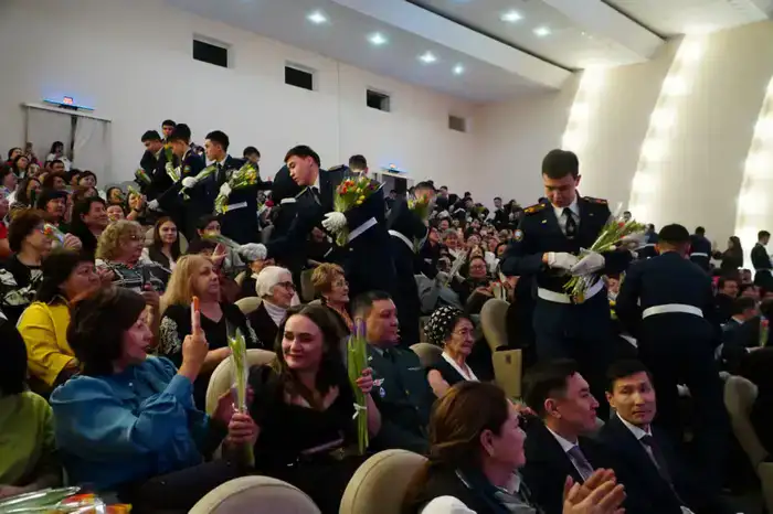 В ДК "Кокшетау" состоялось торжественное мероприятие, посвященное 8 марта, с награждением женщин за профессионализм и концертной программой.