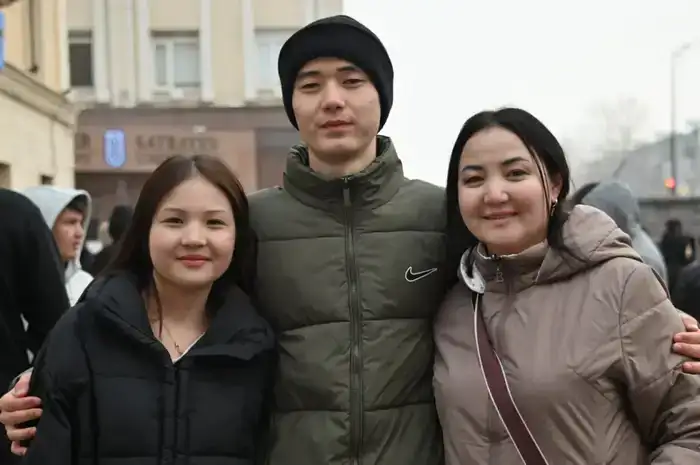 Весенний призыв: в Астане и в регионах проводили первых новобранцев на срочную воинскую службу (6)