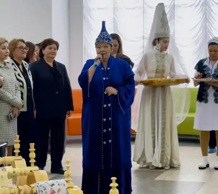 «День Шанырака»: матерям новорожденных детей в роддоме подарили колыбели и подарки (3)