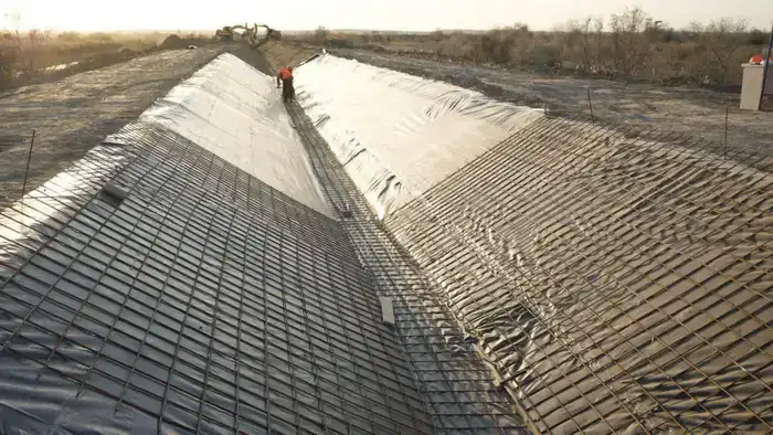 Министр водных ресурсов РК Нуржан Нуржигитов проверил капитальный ремонт оросительных каналов в Шардаринском районе