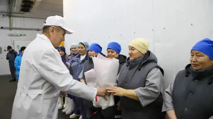 Аким ВКО поздравил с наступающим 8 Марта женщин, которые вносят особый вклад в развитие региона (2)