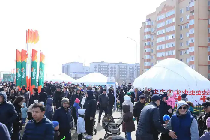 На праздновании Наурыза аким области стал свидетелем обряда «Тусаукесер» у близнецов (8)