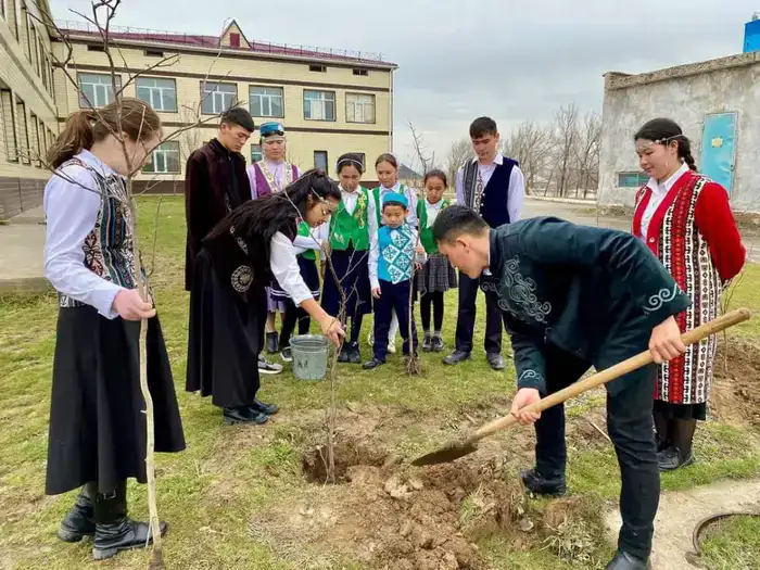 Поддержка инициативы Мөлдір бұлақ работниками образования Туркестанской области