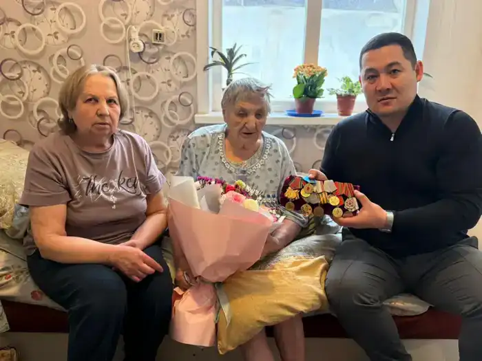 В Астане 103-летняя труженица тыла стала голосом вековой мудрости на референдуме