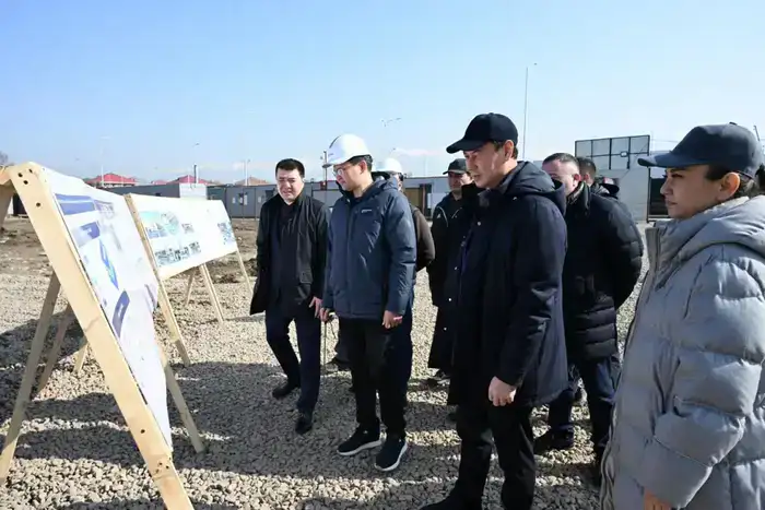 Аким Алматы проверил ход модернизации больницы №7 и строительство новых объектов (4)