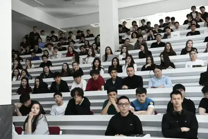 О современных угрозах в цифровой среде рассказали студентам столичного вуза (3)