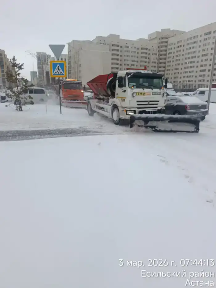 В Астане на снегоуборочные работы вывели более 1,7 тыс. единиц спецтехники (4)