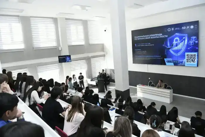 О современных угрозах в цифровой среде рассказали студентам столичного вуза (5)