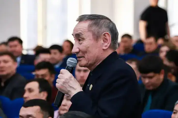 Начальник полиции Астаны встретился с жителями города (2)