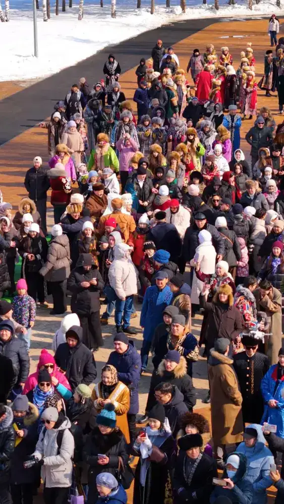 Тысячи сердец в унисон: обряд Көрісу собрал людей в парке Астаны