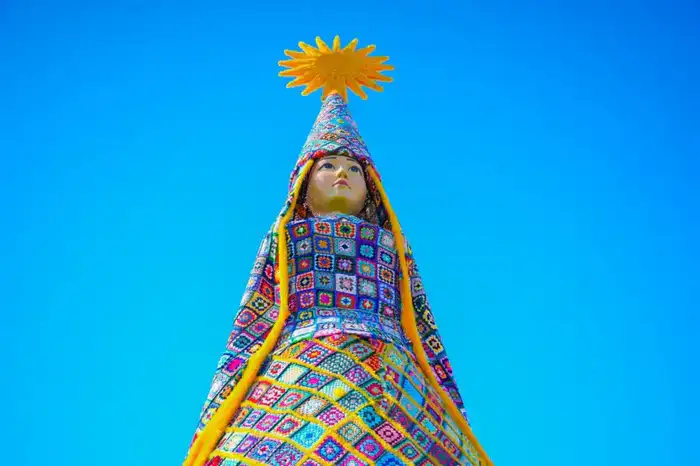 В Астане сотни людей связали необычную инсталляцию (2)