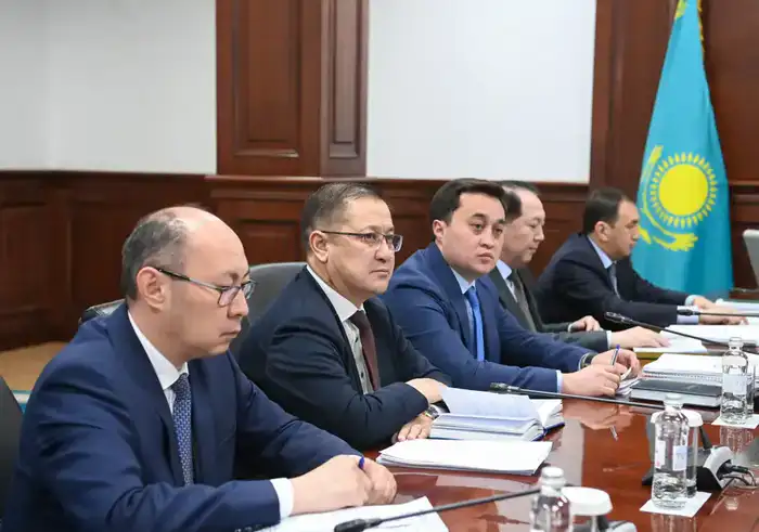 Глава региона: Коммунальные услуги в праздничные дни должны быть как часы на курантах