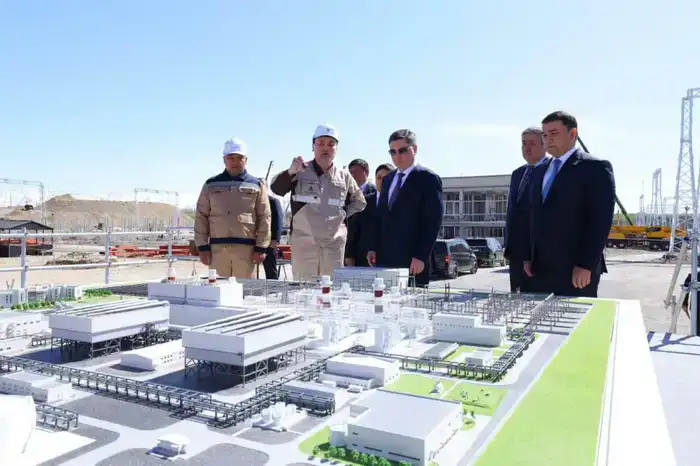 Олжас Бектенов проверил реализацию поручений Президента по строительству электростанции в Туркестанской области (7)