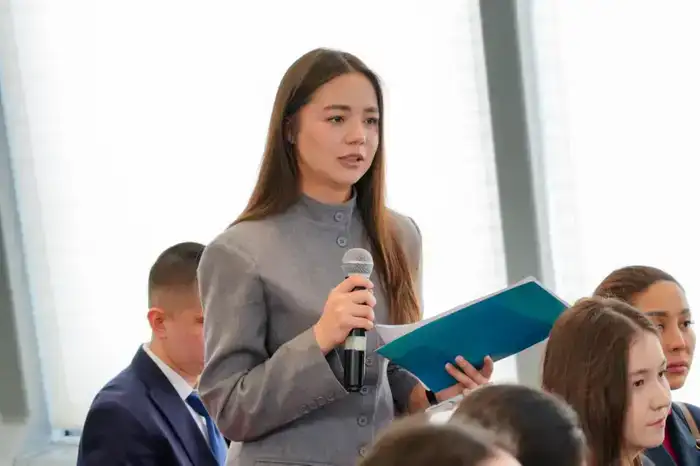 В Астане обсудили проект новой Конституции с участием молодежи и экспертного сообщества (4)