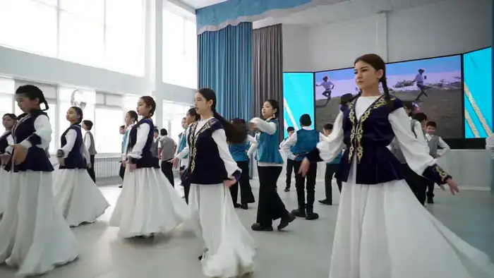 20 тысяч школьников Павлодарской области исполнили танец «Қара жорға» (6)