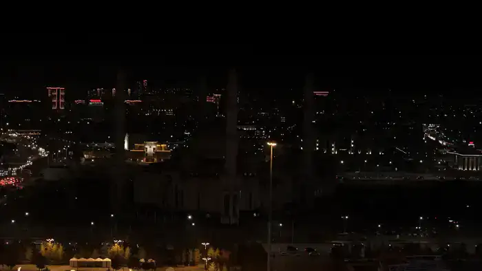 Более 50 объектов столицы поддержали акцию «Час Земли» и отключили подсветку (4)